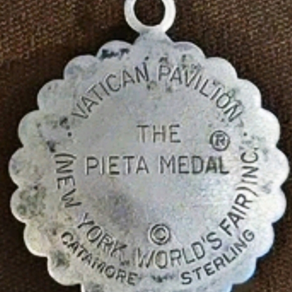 VTG 925 CATAMORE STERLING SILVER NY WORLD'S FAIR #VATICAN PAVILION #PIETA MEDAL - Picture 2 of 3